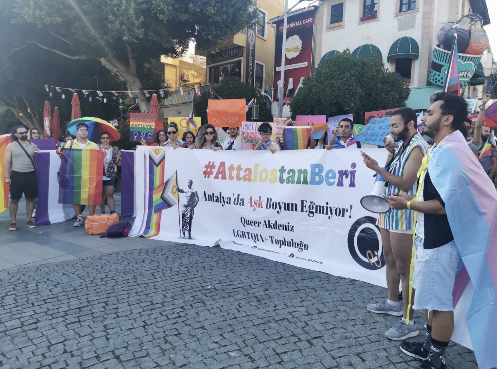 Antalya’da Onur Haftası Komitesi üyelerine gözaltı